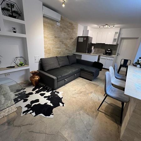 Luxus Cluj Airport Apartments Экстерьер фото