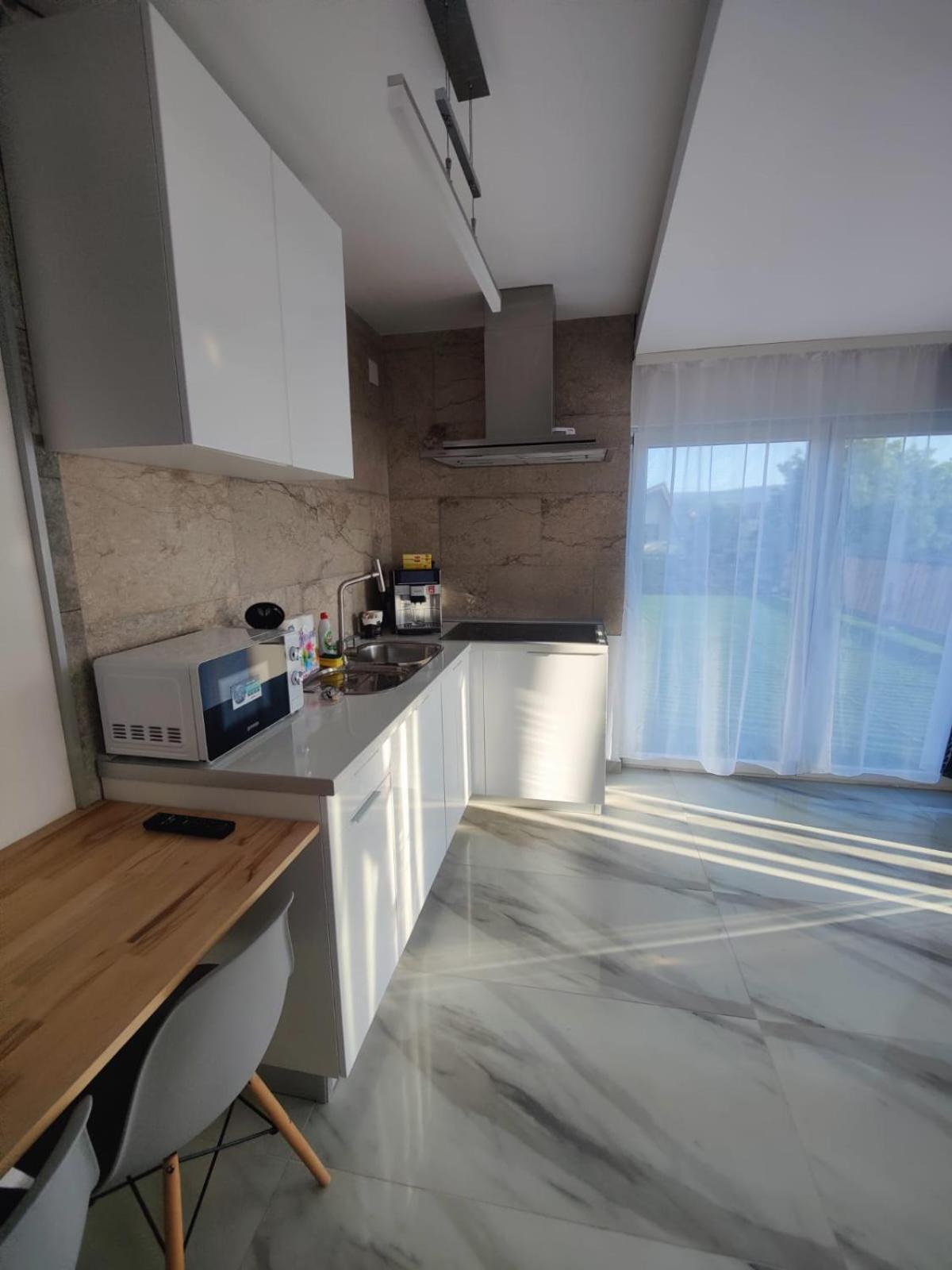 Luxus Cluj Airport Apartments Экстерьер фото