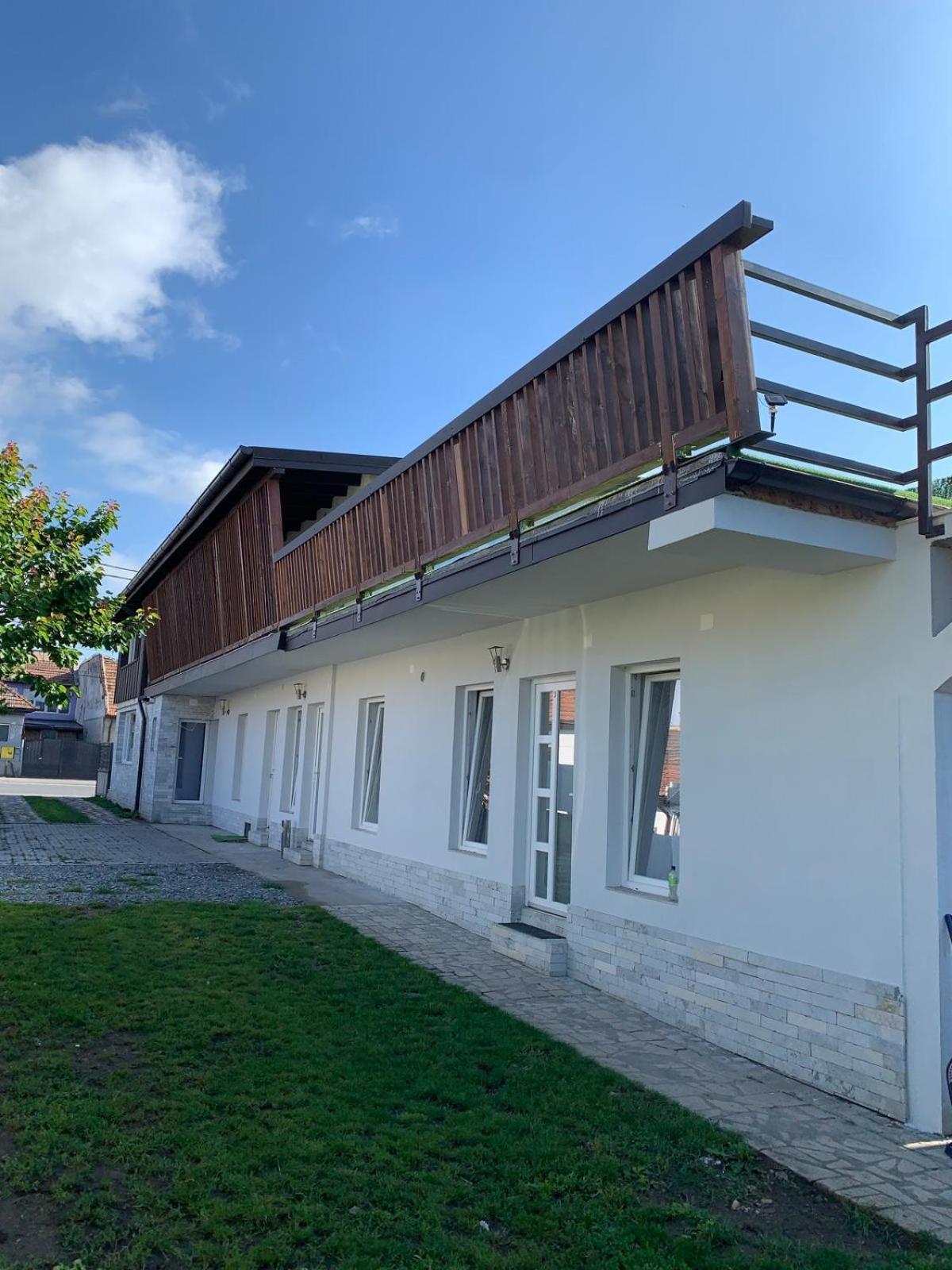 Luxus Cluj Airport Apartments Экстерьер фото