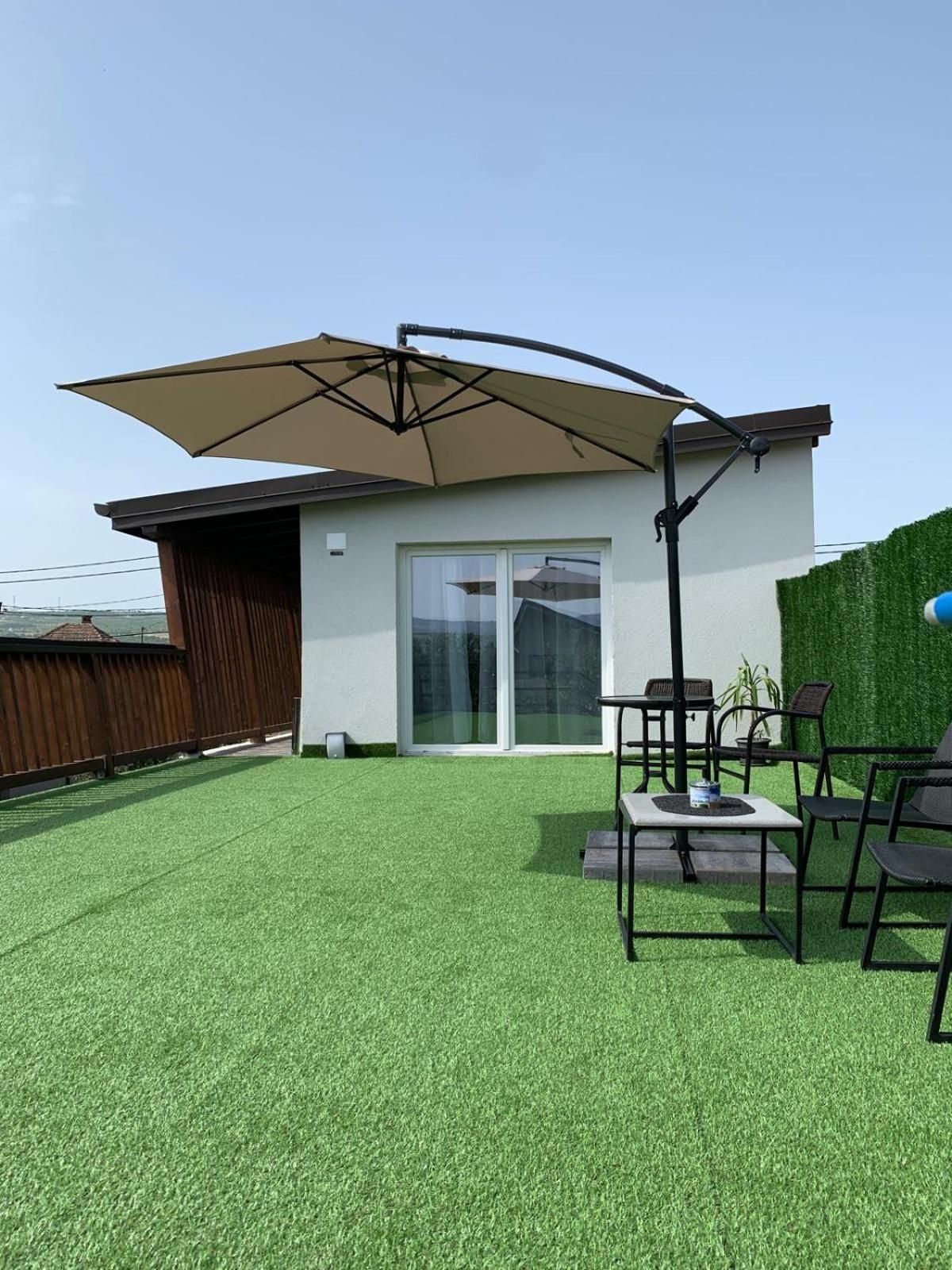 Luxus Cluj Airport Apartments Экстерьер фото
