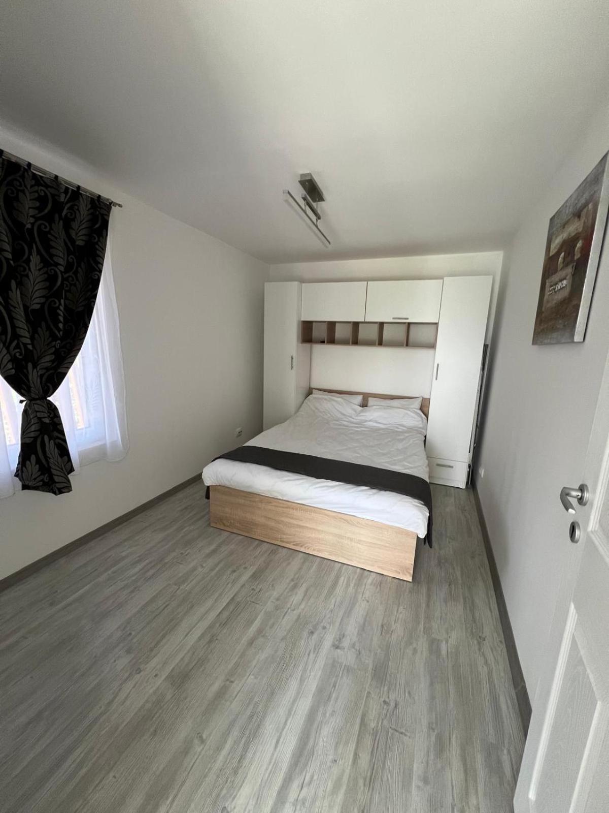 Luxus Cluj Airport Apartments Экстерьер фото