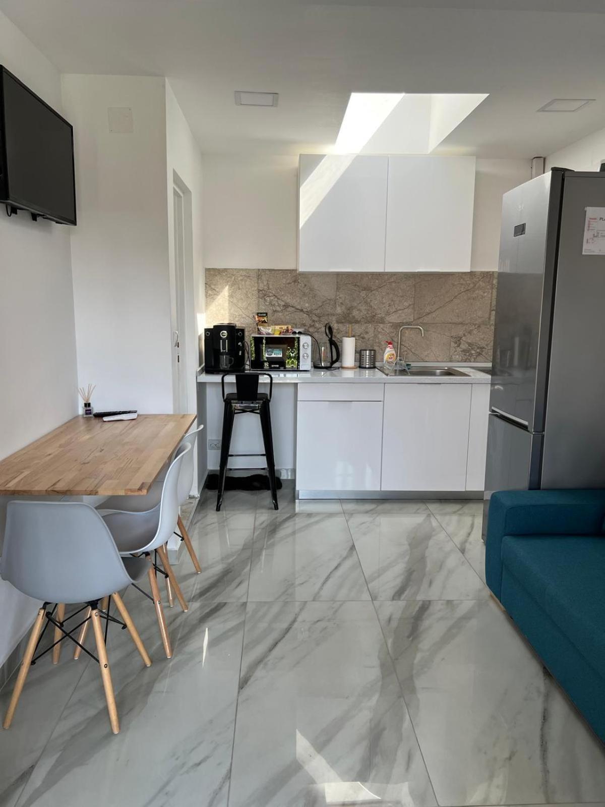 Luxus Cluj Airport Apartments Экстерьер фото