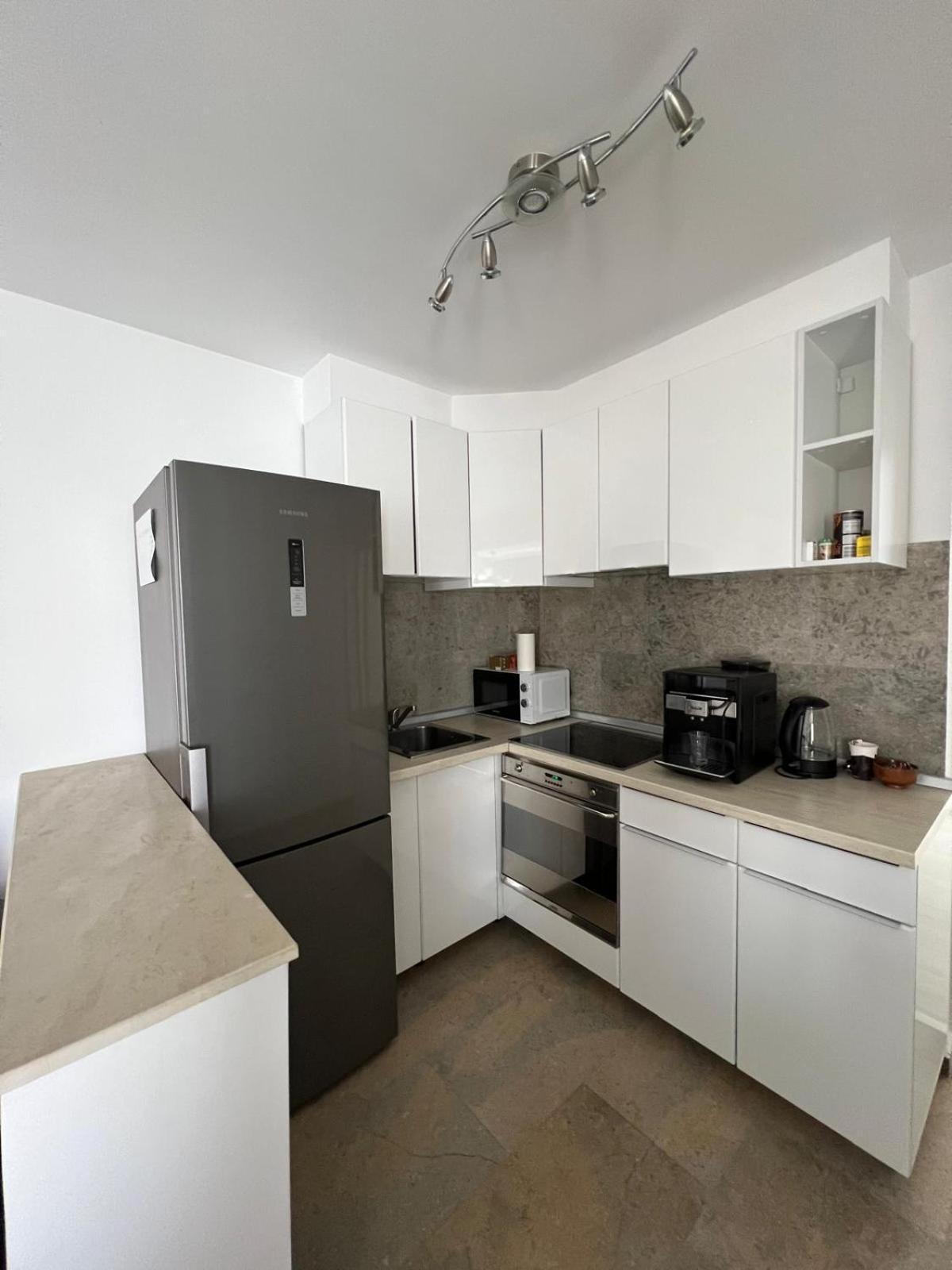 Luxus Cluj Airport Apartments Экстерьер фото