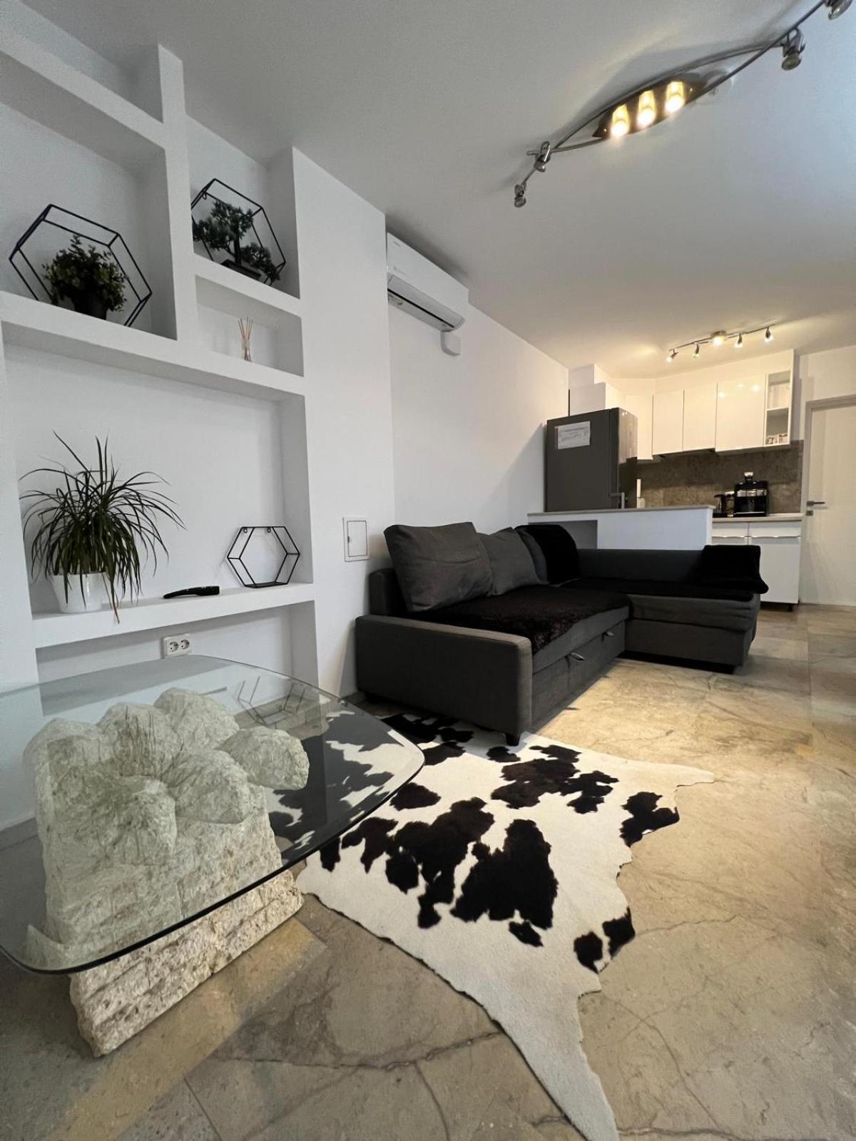 Luxus Cluj Airport Apartments Экстерьер фото
