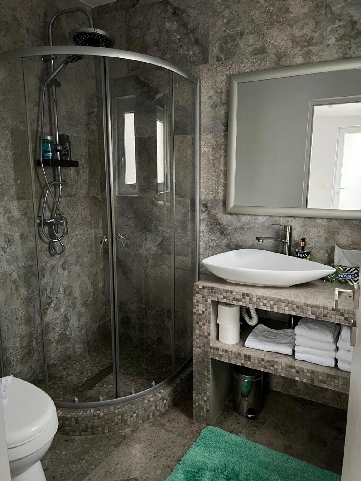 Luxus Cluj Airport Apartments Экстерьер фото