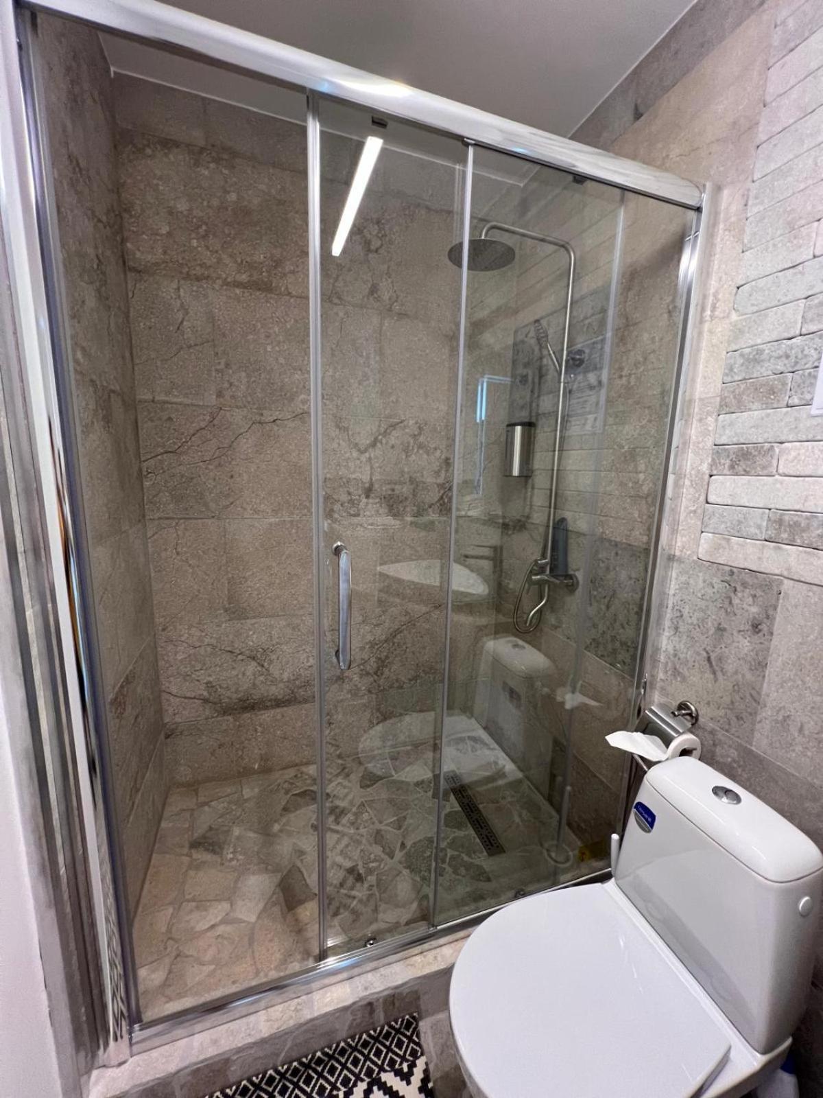 Luxus Cluj Airport Apartments Экстерьер фото