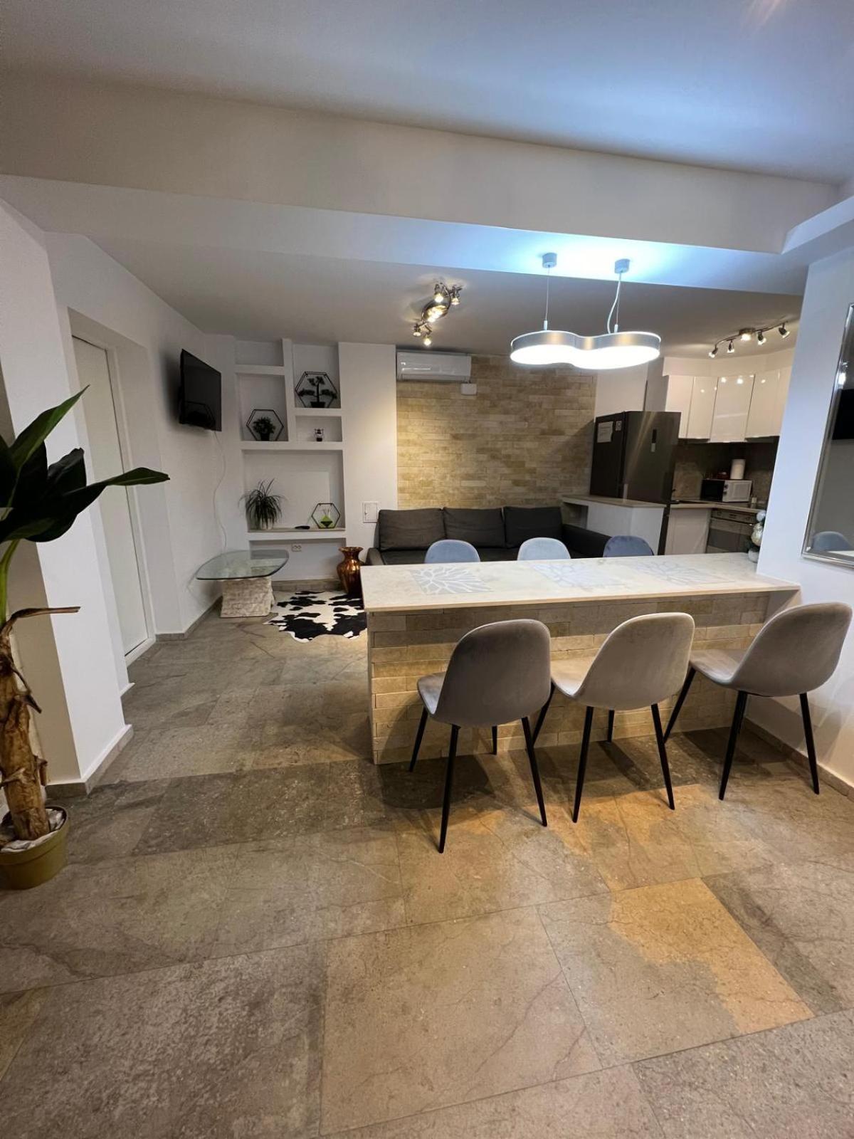 Luxus Cluj Airport Apartments Экстерьер фото